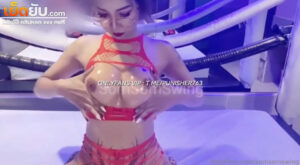 คลิปหลุด Onlyfans somsomswing69 น้องส้มโดนจัดเสียวเด็ดในม่านรูดแนวสนามมวยโดนเอาควยให้โม๊ค ก่อนโดนจับซอยหีรัวๆแบบไม่ยั้งเลย