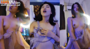 คลิปโป๊งานเด็ด น้องมะขิ่น Makhin สาวหมวยหุ่นบางขึ้นขย่มคาชุดนอนไม่ได้นอนแบบเสียวๆ แล้วค่อยโดนนอนแหกขาซอยหีจนน้ำแตกในร้องครางลั่น